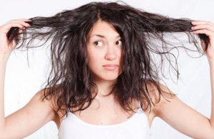 Saç Yağlanması Nasıl Önlenir? - Dermadolin Kozmetik - Cilt Bakım Ürünleri